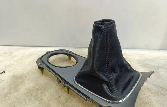 Toyota Avensis T270 Gear shifter surround trim plastic 5880505080 5880505070 5880505130