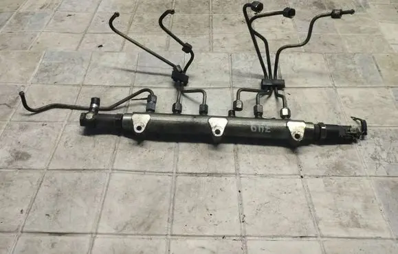 Volvo V70 Fuel main line pipe 0445215010 8658252 001381
