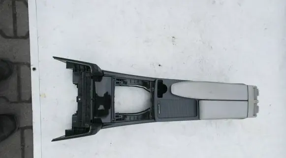 Mercedes-Benz E W212 Armrest A2126801650 715080 DBAE083102