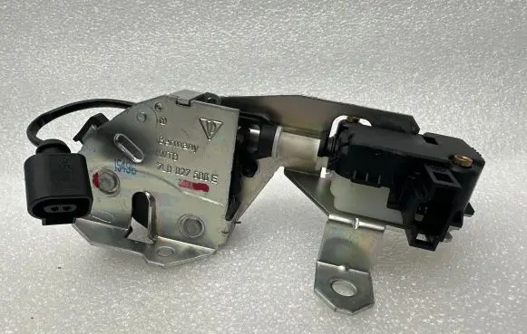 Porsche Cayenne (9PA) Tailgate lock latch 7L0827506E