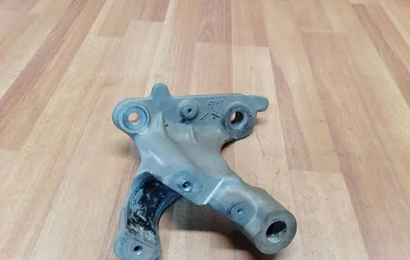 Renault Megane IV Sway bar bush bracket, front 548500910R