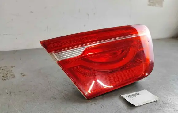 Jaguar XE Tailgate rear/tail lights T4N39464