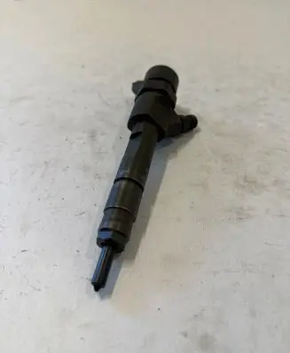Nissan Primera Fuel injector 0445110110b