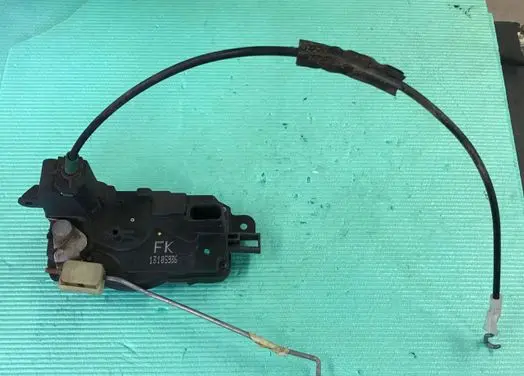 Opel Astra H Loading door lock 13105936