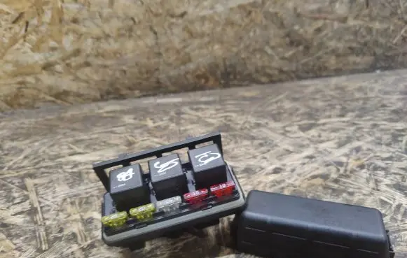Mercedes-Benz S AMG W220 Relay mounting block A2205400050