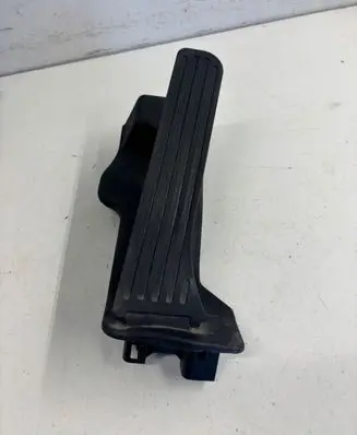 Volkswagen Tiguan Accelerator throttle pedal 65102100