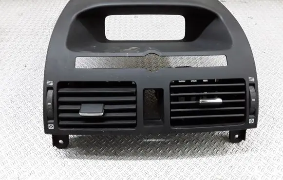 Toyota Avensis T250 Dash center air vent grill