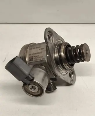 BMW X6 E71 Fuel injection high pressure pump 7595339 0261520068 2001541910