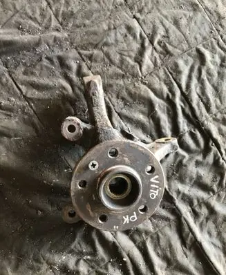Mercedes-Benz Vito Viano W638 Front wheel hub spindle knuckle 6383320224