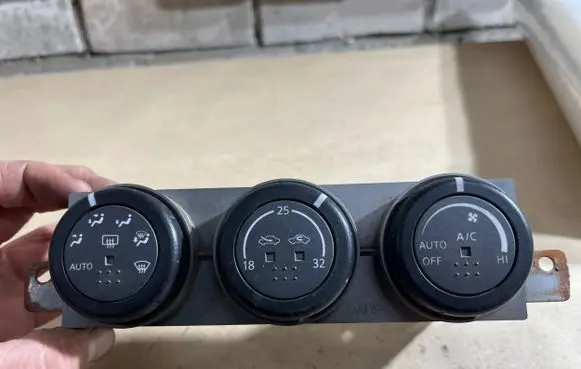 Nissan X-Trail T30 Climate control unit 27500EQ400 A0200018A05000