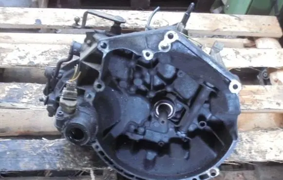 Peugeot 206 CC Manual 4 speed gearbox 20CN24