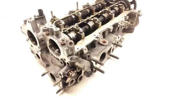 Mazda 3 III Engine head