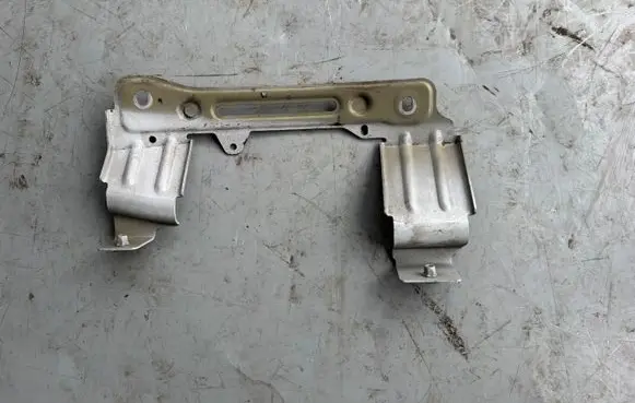 Audi Q8 Fender mounting bracket 4M8821431