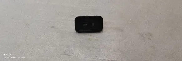 Tailgate opening switch