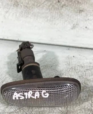 Front fender indicator light