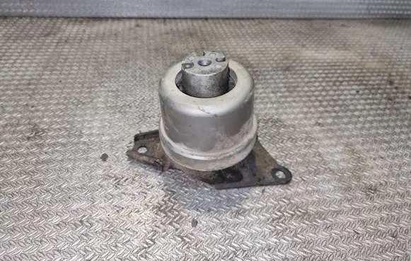 Volkswagen Transporter - Caravelle T5 Engine mount bracket 2105711