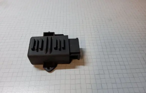 Volkswagen PASSAT B6 Seat heating relay 1K0959772