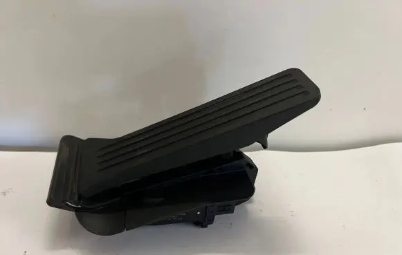 Mazda 2 Accelerator throttle pedal GHK3-41600-B