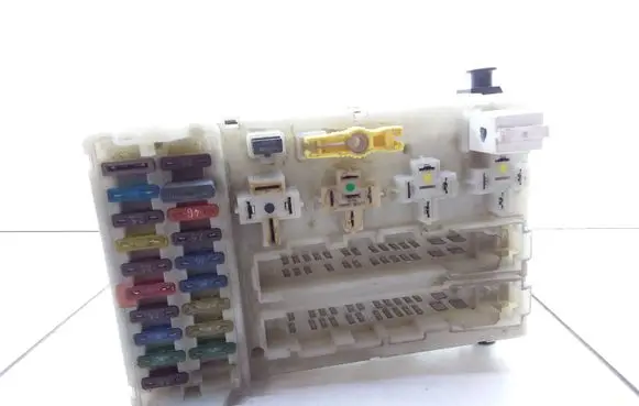 Ford Mondeo MK II Relay mounting block 93BG14A073EF