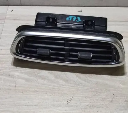 Fiat 500X Dash center air vent grill 735572564 C819