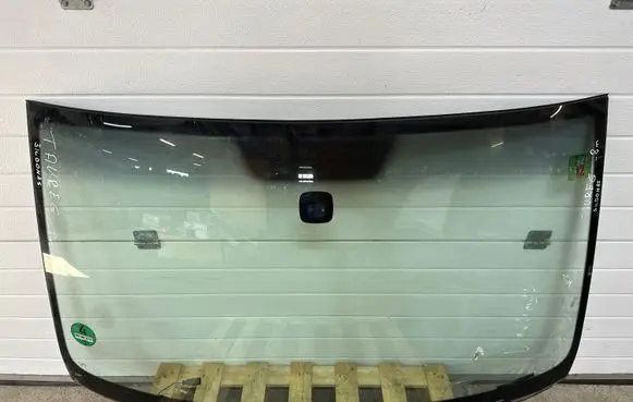 Volkswagen Touareg I Front windscreen/windshield window 