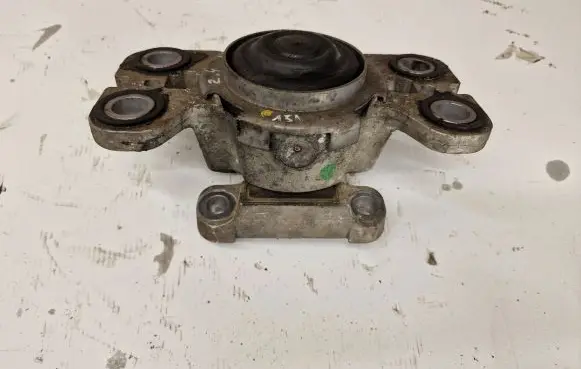 Volvo S80 Engine mount bracket 8G9N7M121BA