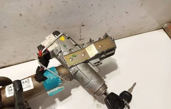 Seat Alhambra (Mk1) Ignition lock p012106