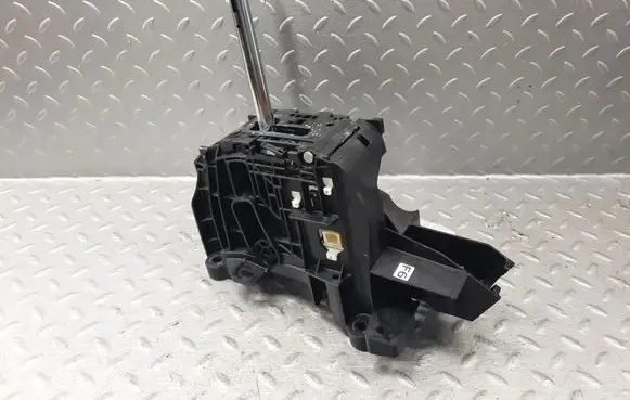 Toyota Yaris XP210 Gear shifter/selector 33560F4010