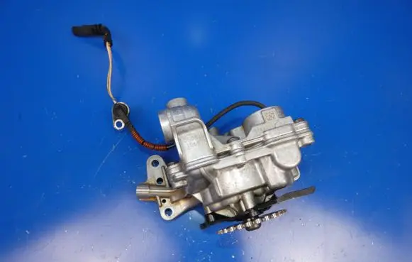 Volvo XC90 Oil pump 31452517