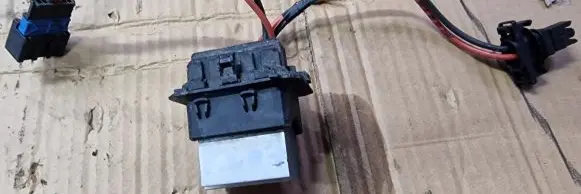 Peugeot 207 Heater blower motor/fan resistor T1000036K