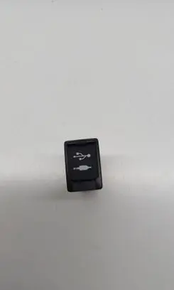 Toyota RAV 4 (XA40) USB socket connector 8619042040 FA134342A