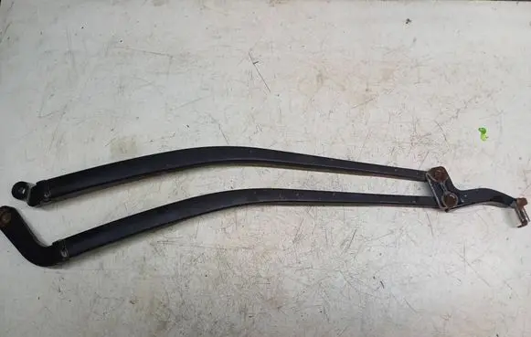 Front wiper blade arm