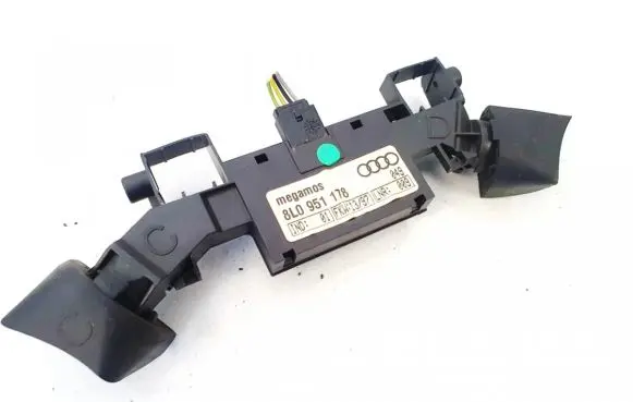 Audi A3 S3 8L Alarm control unit/module 8l0951178