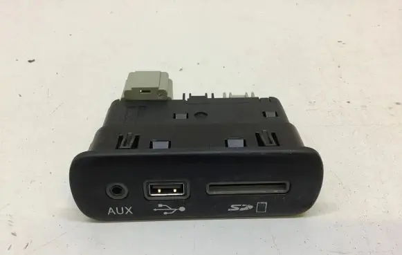 Dodge Challenger USB socket connector 68206384AC