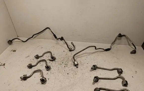 BMW X6 E71 Fuel injector supply line/pipe 