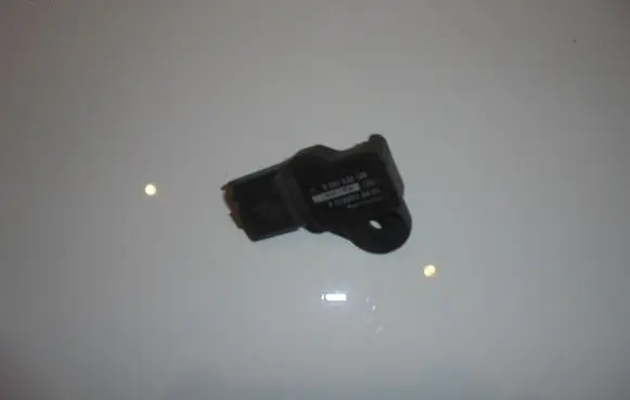 Peugeot 308 Air pressure sensor V753981180