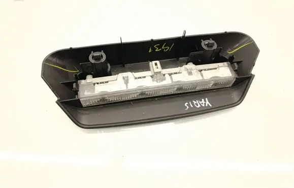 Toyota Yaris Third/center stoplight 86991882