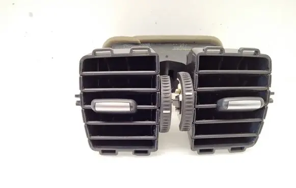 Rear air vent grill