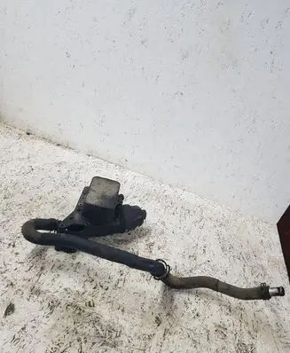 Nissan Qashqai Oil filter mounting bracket 70375888