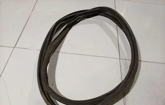 Renault Scenic III - Grand scenic III Trunk rubber seal (body) 