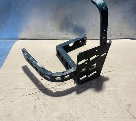 Audi A8 S8 D2 4D Fender mounting bracket 4D0821137AL