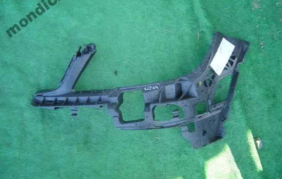 Mercedes-Benz C W204 Front bumper mounting bracket