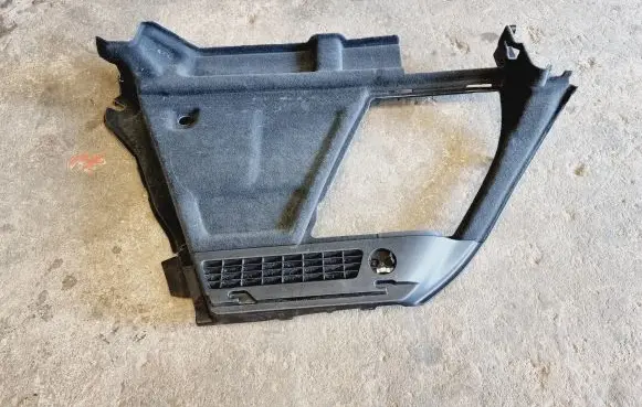 Audi Q3 8U Trunk/boot side trim panel 8U0863879J 8U0863879