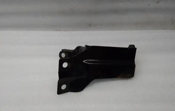Volvo V60 Radiator mount bracket 31261931