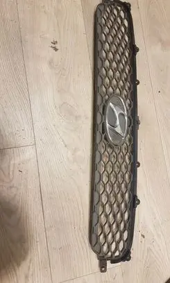 Hyundai Santa Fe Front bumper upper radiator grill