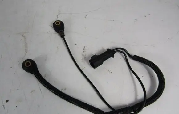 Volvo S70 V70 V70 XC Detonation knock sensor 9432570
