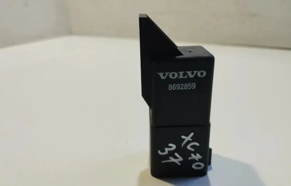 Volvo XC70 Glow plug pre-heat relay 8692859 0281003037