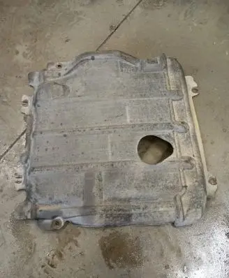 Jeep Grand Cherokee Engine splash shield/under tray 68037062