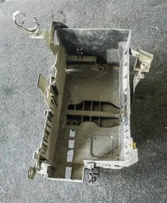 Chevrolet Cruze Battery tray 13354419
