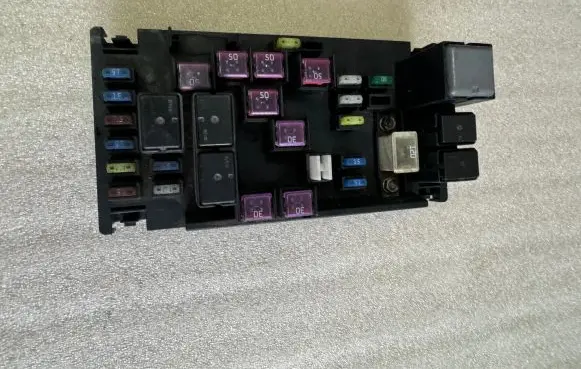 Subaru Legacy Fuse module 82241AG060 801257